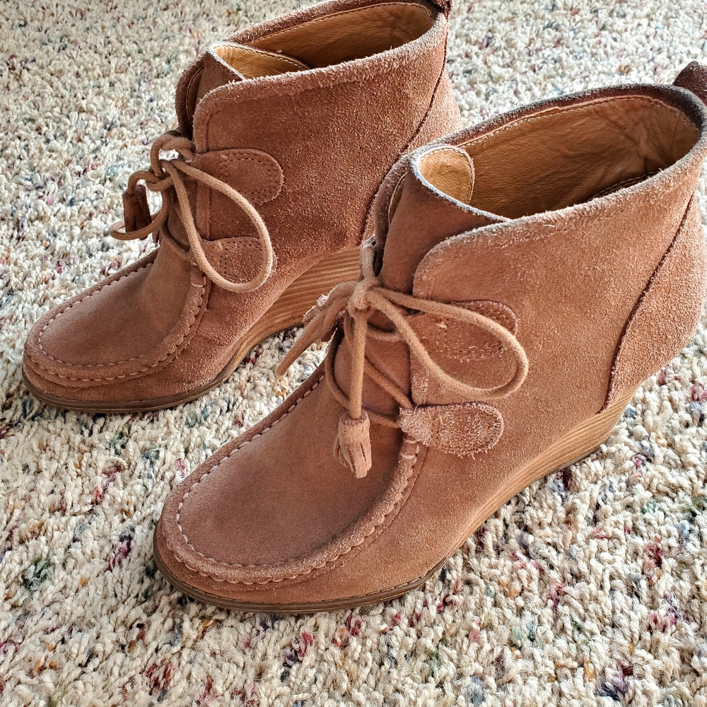 Lucky Brand Women's Lace Up Tan Leather Boots. Yaney